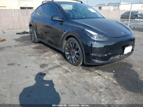 7SAYGDEF6NF492659 2022 TESLA MODEL Y - Image 1