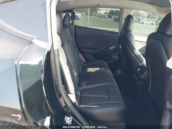 7SAYGDEF6NF492659 2022 TESLA MODEL Y - Image 8
