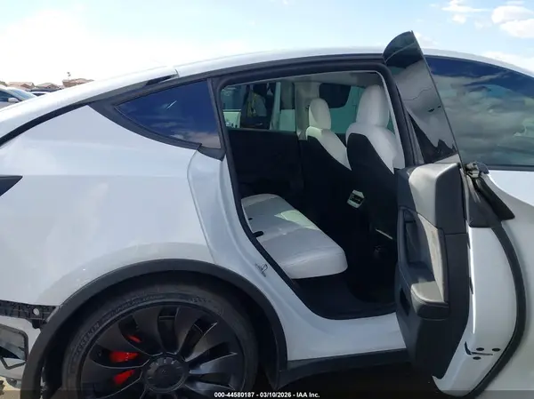 7SAYGDEF6NF521156 2022 TESLA MODEL Y - Image 8