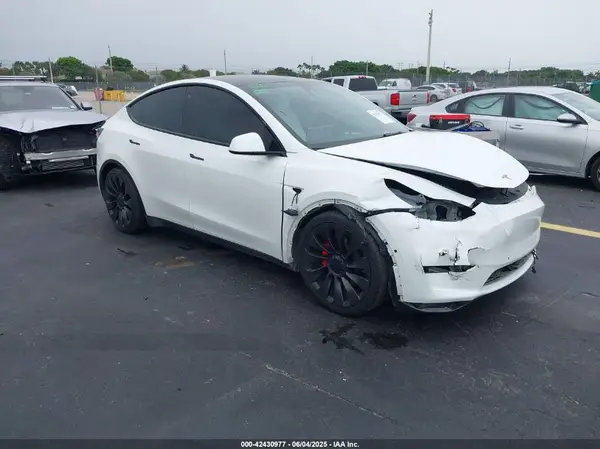 7SAYGDEF6NF545862 2022 TESLA MODEL Y - Image 1