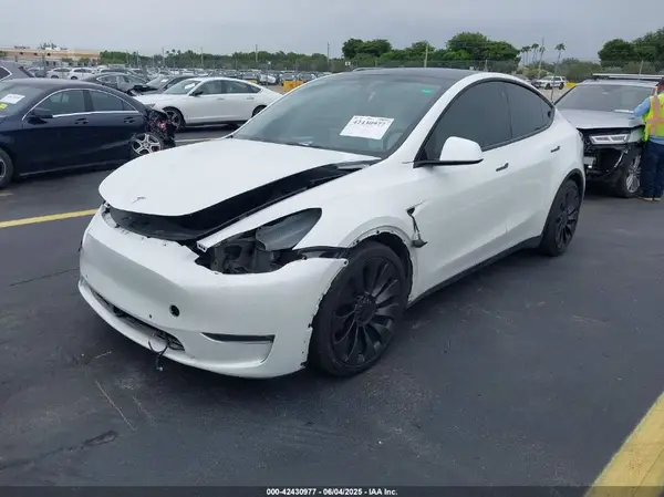 7SAYGDEF6NF545862 2022 TESLA MODEL Y - Image 2