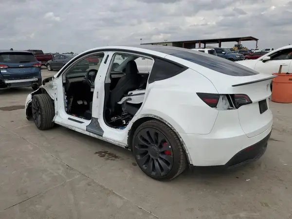 7SAYGDEF6NF556473 2022 TESLA MODEL Y - Image 2