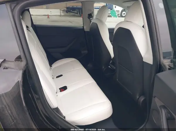 7SAYGDEF6NF558577 2022 TESLA MODEL Y - Image 8