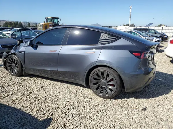 7SAYGDEF6PF584017 2023 TESLA MODEL Y - Image 2