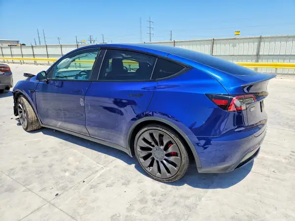 7SAYGDEF6PF641185 2023 TESLA MODEL Y - Image 2