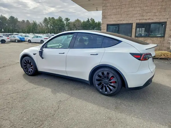 7SAYGDEF6PF646595 2023 TESLA MODEL Y - Image 2