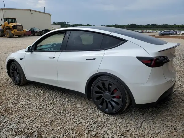 7SAYGDEF6PF698454 2023 TESLA MODEL Y - Image 2