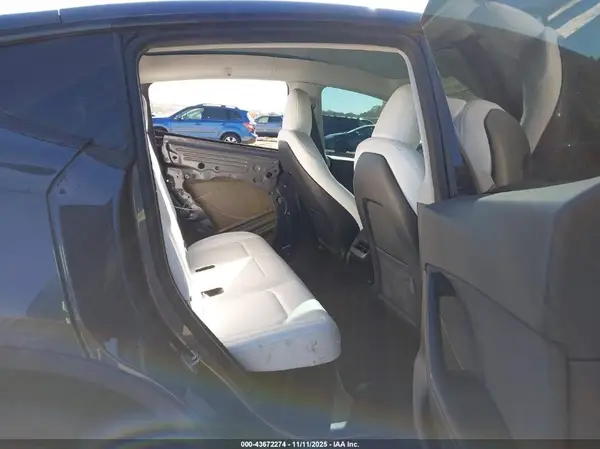 7SAYGDEF6PF701384 2023 TESLA MODEL Y - Image 8