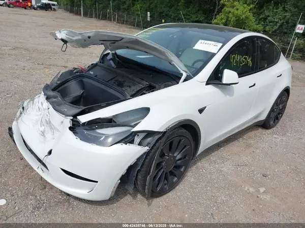 7SAYGDEF6PF712384 2023 TESLA MODEL Y - Image 2
