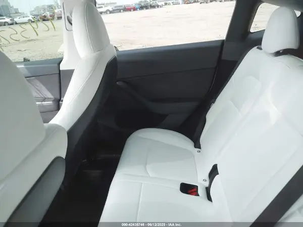 7SAYGDEF6PF712384 2023 TESLA MODEL Y - Image 8