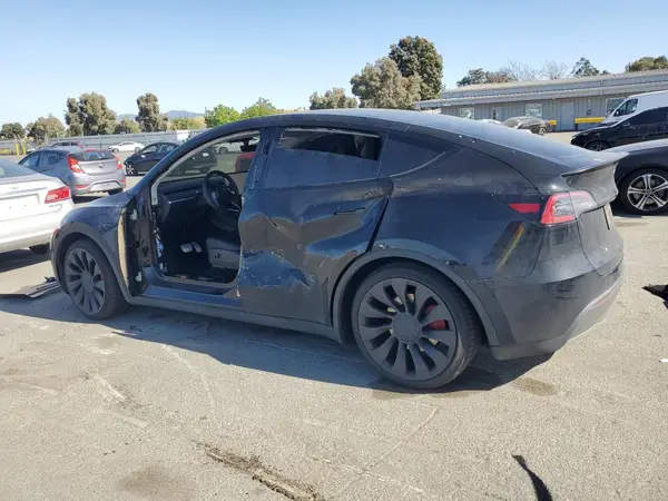 7SAYGDEF6PF713406 2023 TESLA MODEL Y - Image 2