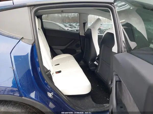 7SAYGDEF6PF714765 2023 TESLA MODEL Y - Image 8