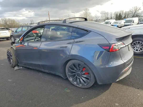 7SAYGDEF6PF738435 2023 TESLA MODEL Y - Image 2