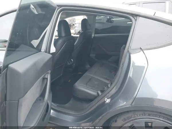 7SAYGDEF6PF766073 2023 TESLA MODEL Y - Image 8