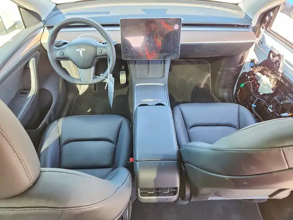 7SAYGDEF6PF776960 2023 TESLA MODEL Y - Image 8