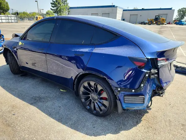 7SAYGDEF6PF789269 2023 TESLA MODEL Y - Image 2