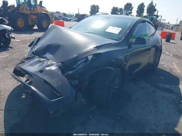 7SAYGDEF6PF794665 2023 TESLA MODEL Y - Image 2
