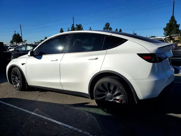 7SAYGDEF6PF800741 2023 TESLA MODEL Y - Image 2