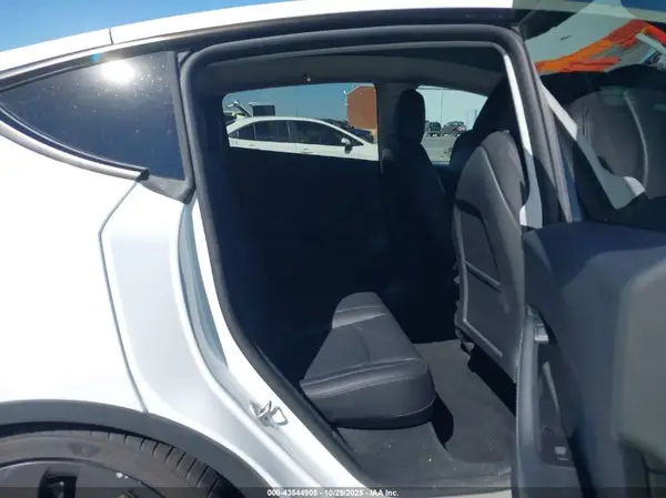 7SAYGDEF6PF801002 2023 TESLA MODEL Y - Image 8