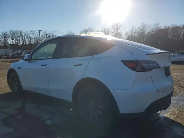 7SAYGDEF6PF804028 2023 TESLA MODEL Y - Image 2