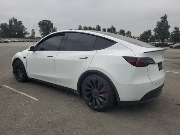 7SAYGDEF6PF807611 2023 TESLA MODEL Y - Image 2
