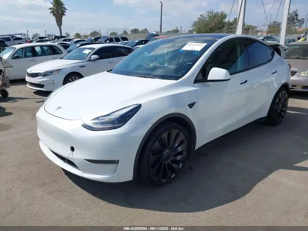 7SAYGDEF6PF807723 2023 TESLA MODEL Y - Image 2