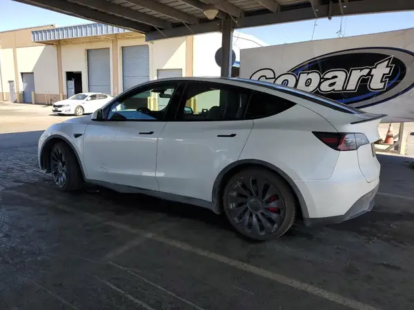 7SAYGDEF6PF813652 2023 TESLA MODEL Y - Image 2