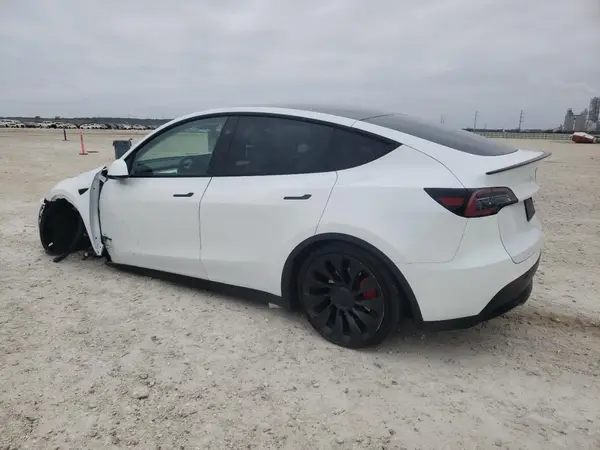 7SAYGDEF6PF896807 2023 TESLA MODEL Y - Image 2
