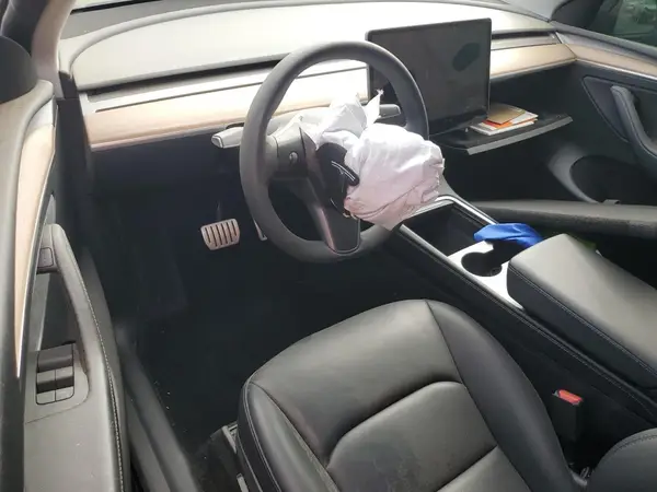 7SAYGDEF6PF917042 2023 TESLA MODEL Y - Image 8