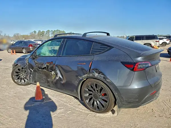 7SAYGDEF6PF917588 2023 TESLA MODEL Y - Image 2