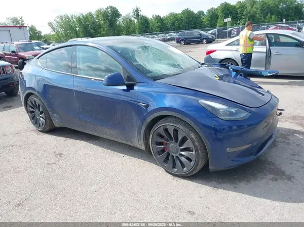 7SAYGDEF6PF945813 2023 TESLA MODEL Y - Image 1