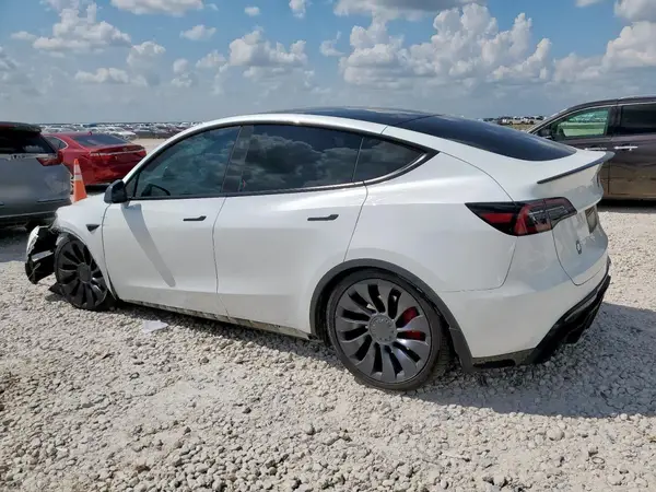 7SAYGDEF6RA267029 2024 TESLA MODEL Y - Image 2