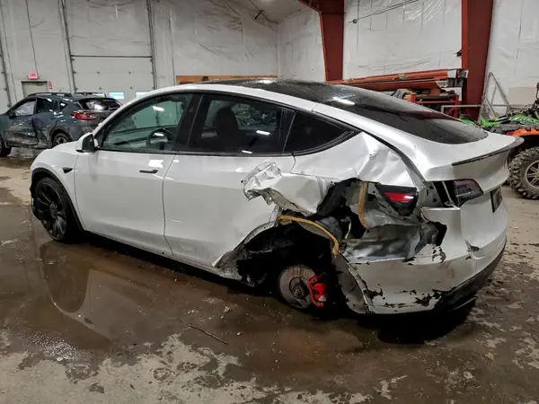 7SAYGDEF6RA316620 2024 TESLA MODEL Y - Image 2