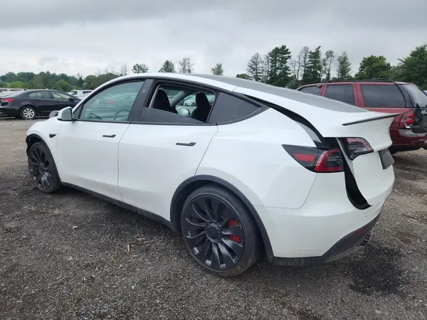 7SAYGDEF6RF041558 2024 TESLA MODEL Y - Image 2
