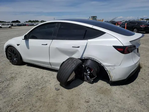7SAYGDEF6RF089075 2024 TESLA MODEL Y - Image 2