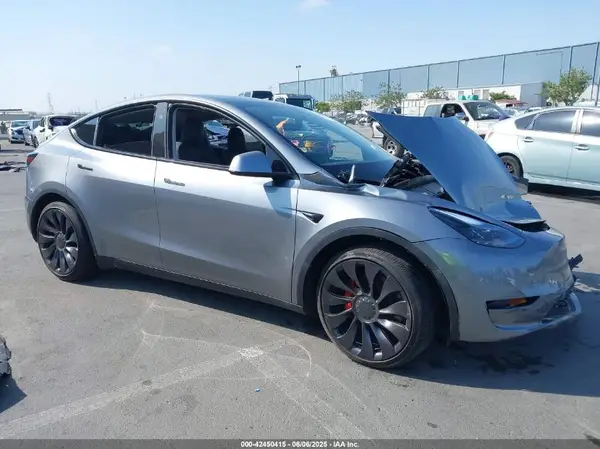 7SAYGDEF6RF121667 2024 TESLA MODEL Y - Image 1