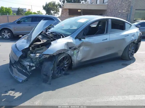 7SAYGDEF6RF121667 2024 TESLA MODEL Y - Image 2