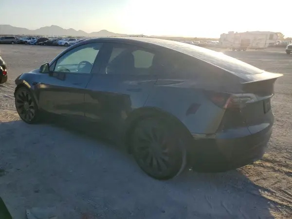 7SAYGDEF6RF177530 2024 TESLA MODEL Y - Image 2