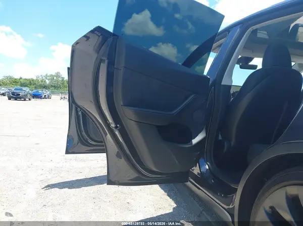 7SAYGDEF6SA341944 2025 TESLA MODEL Y - Image 8