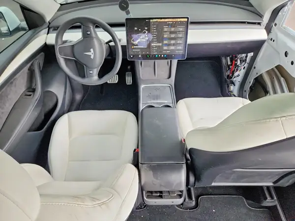 7SAYGDEF6SF221564 2025 TESLA MODEL Y - Image 8