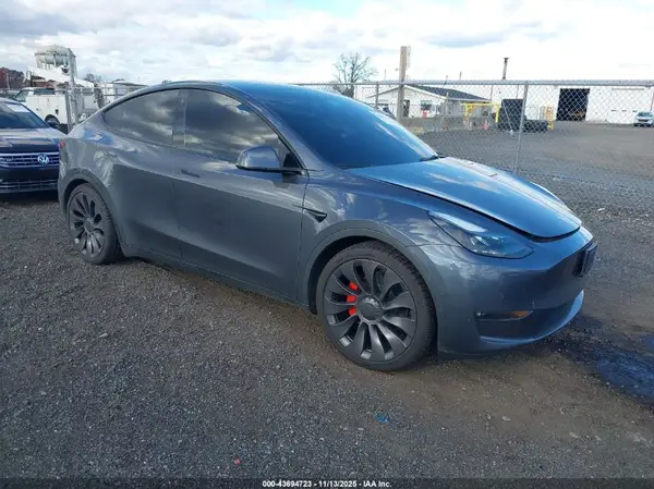 7SAYGDEF7NF309396 2022 TESLA MODEL Y - Image 1