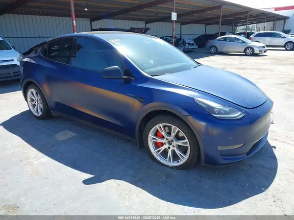 7SAYGDEF7NF326022 2022 TESLA MODEL Y - Image 1