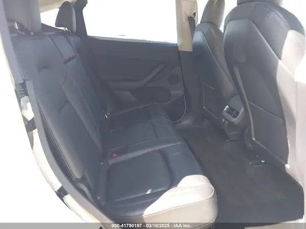 7SAYGDEF7NF327400 2022 TESLA MODEL Y - Image 8