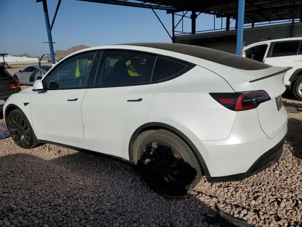 7SAYGDEF7NF337571 2022 TESLA MODEL Y - Image 2