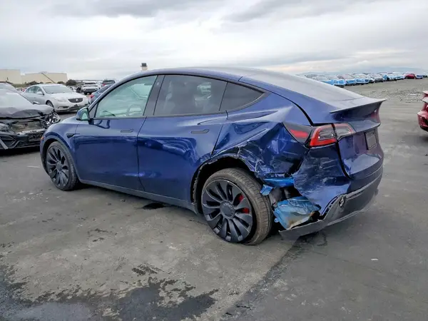 7SAYGDEF7NF350305 2022 TESLA MODEL Y - Image 2