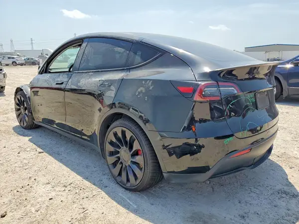 7SAYGDEF7NF366553 2022 TESLA MODEL Y - Image 2