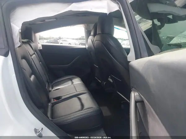 7SAYGDEF7NF372028 2022 TESLA MODEL Y - Image 8