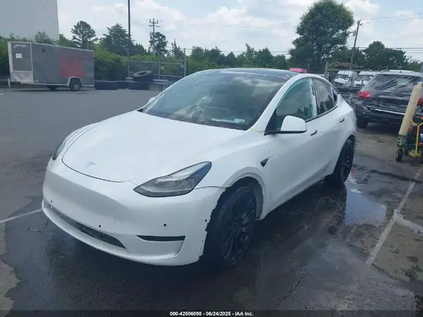 7SAYGDEF7NF372255 2022 TESLA MODEL Y - Image 2