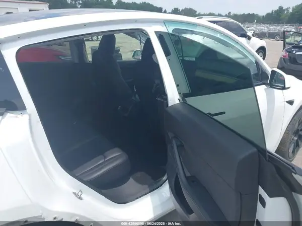 7SAYGDEF7NF372255 2022 TESLA MODEL Y - Image 8