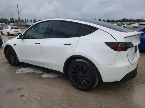 7SAYGDEF7NF372515 2022 TESLA MODEL Y - Image 2